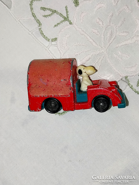 Snoopy 1958 aviva toy car