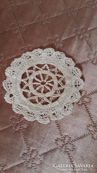 4 Pcs. Beaten lace tablecloth