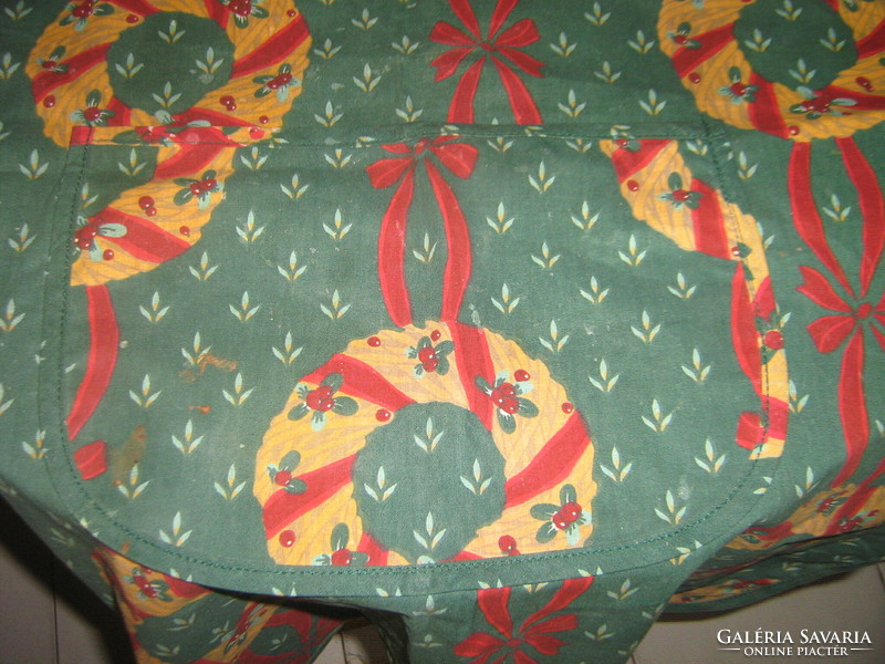 Beautiful vintage Christmas pattern apron with large pockets