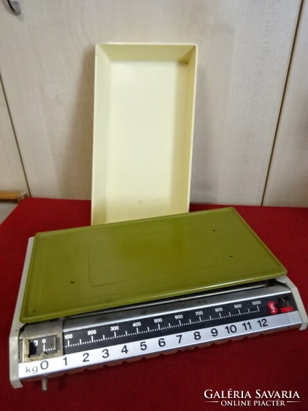 Kitchen scale from the 70s, accurate. Jokai.
