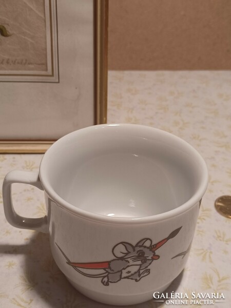 Zsolnay mug with a mouse pattern