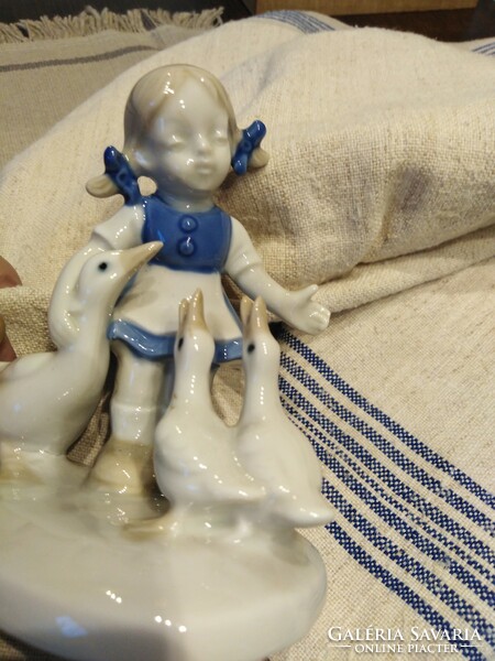 Sneaky little girl - with geese / GDR - German porcelain