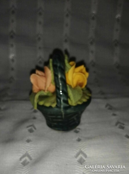 Ceramic basket with roses