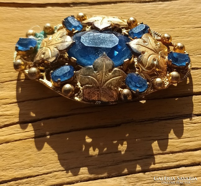 Blue stone gold leaf pattern pin