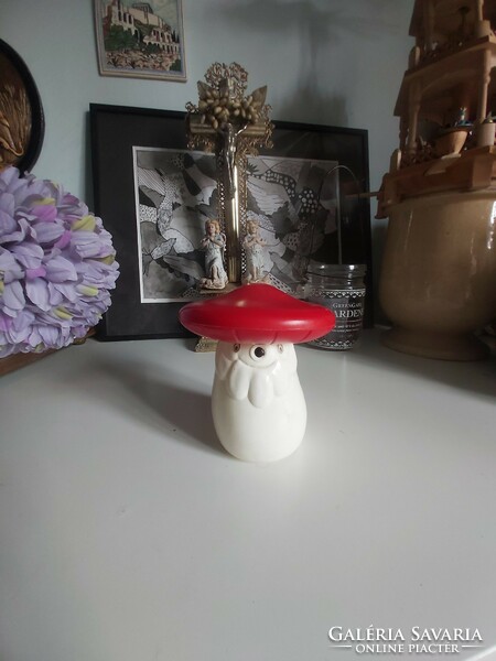 Cute, old, plastic mushroom-shaped bush 12 cm high, 11.5 cm diameter