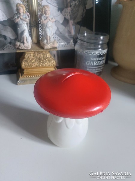 Cute, old, plastic mushroom-shaped bush 12 cm high, 11.5 cm diameter