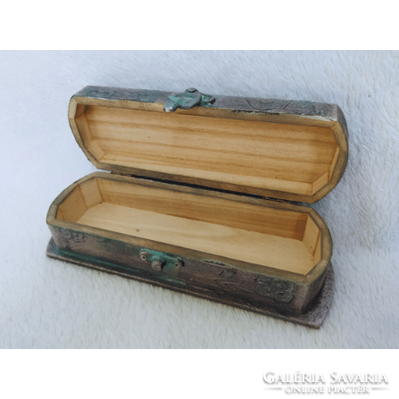 Decorated wooden pen holder