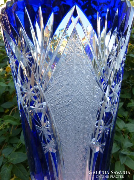 48 Cm. Crystal vase, bonbonier / lip.