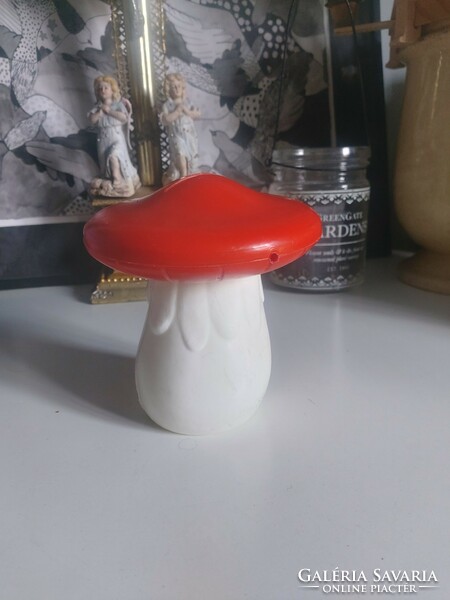 Cute, old, plastic mushroom-shaped bush 12 cm high, 11.5 cm diameter