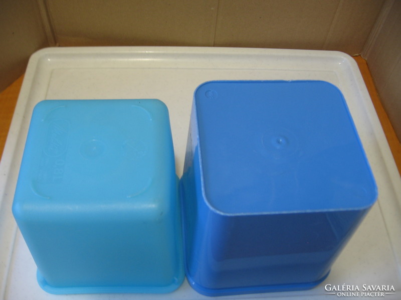 2 retro blue boxes