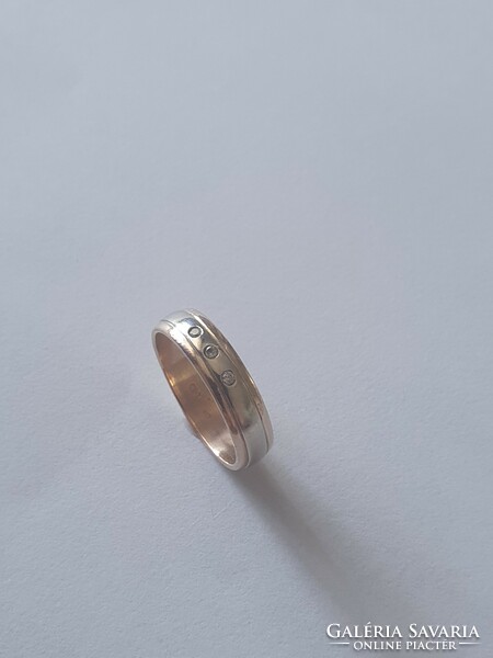 14K women's wedding ring with 3 cubic zirconia 4.12g