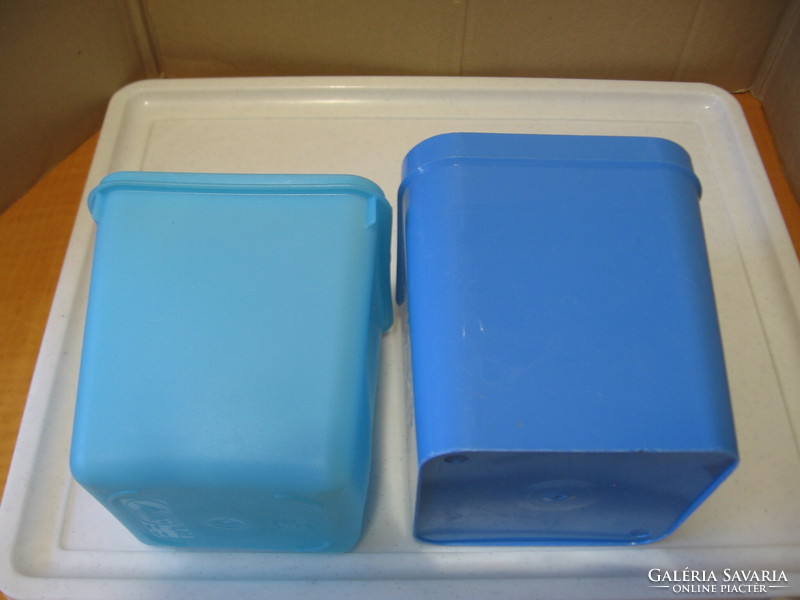 2 retro blue boxes