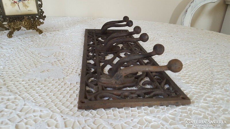 6 Cast iron wall hanger with hook