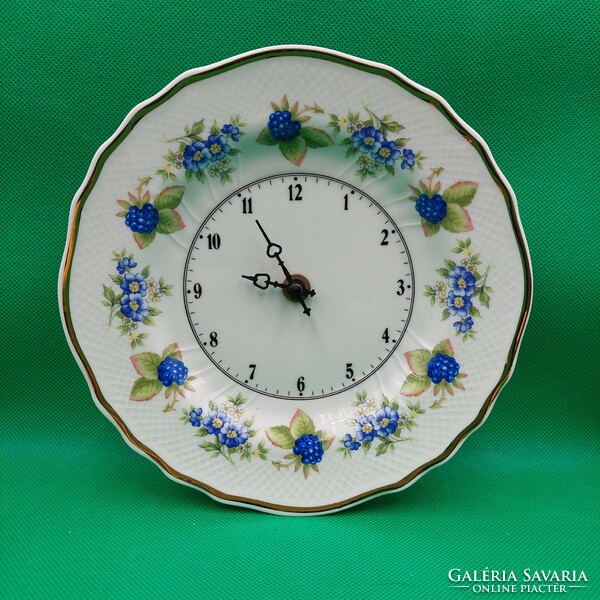 Blackberry-pattern porcelain wall plate clock from Ravenclaw
