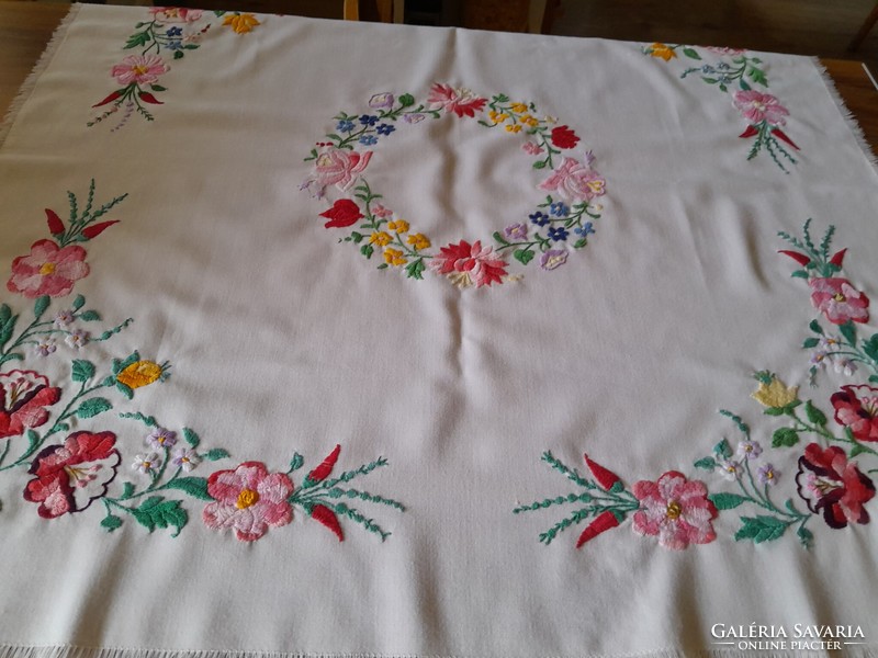 Embroidered tablecloth with Kalocsa pattern 74 x 74 cm 3500 ft