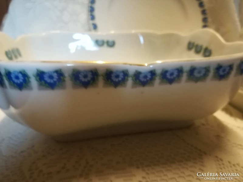 Porcelain server: sauce tray, side dish and a flat plate oblatt j. With signal
