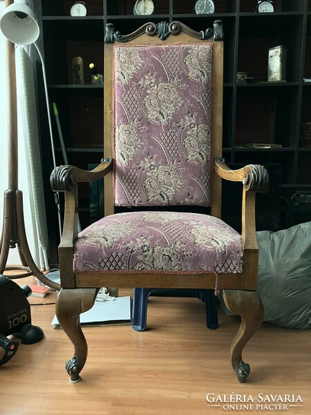 Antique throne