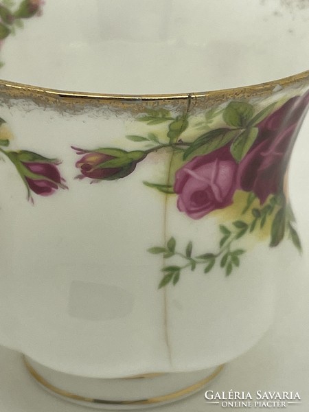 English porcelain cups royal albert old country roses 7cm crack on the side