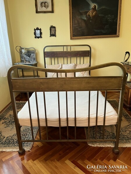 Antique bedroom copper bed set with nightstand