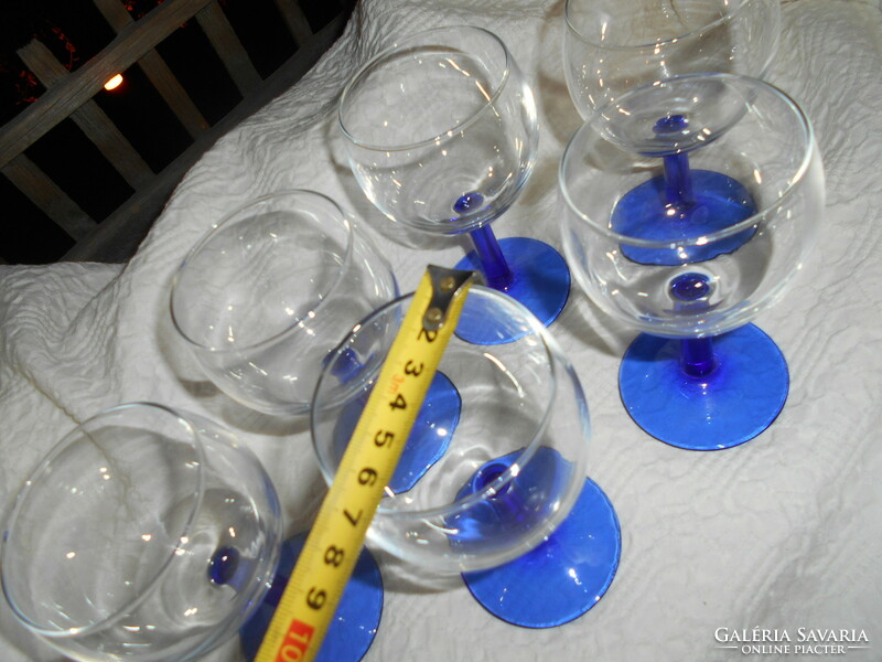 6 wine glasses with cobalt blue stems - the price applies to 6 pieces