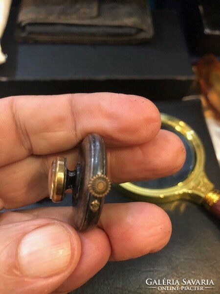 Antik svájci gomblyuk óra, fegyveracél tokkal, működő, XIX. század közepe