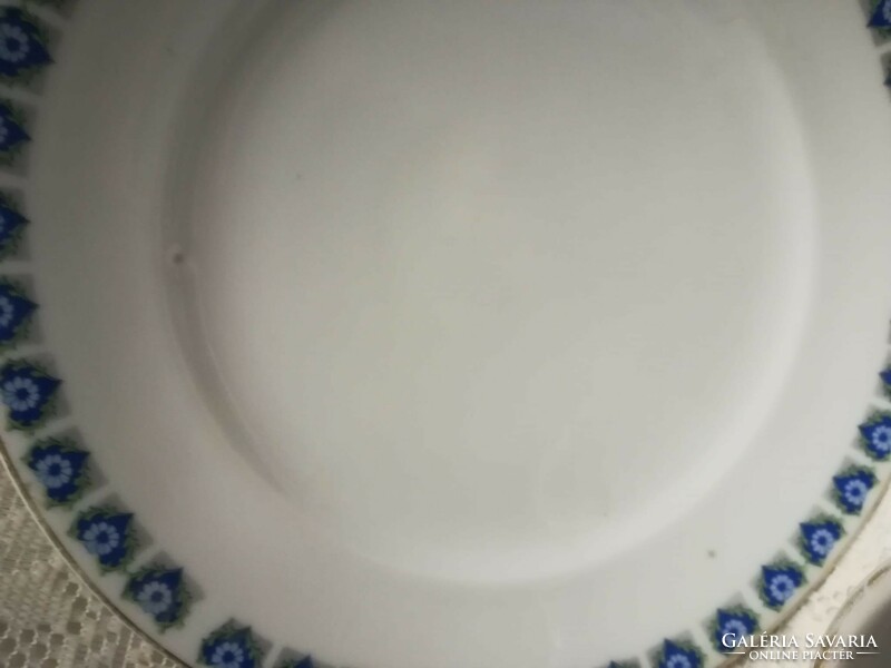 Porcelain server: sauce tray, side dish and a flat plate oblatt j. With signal