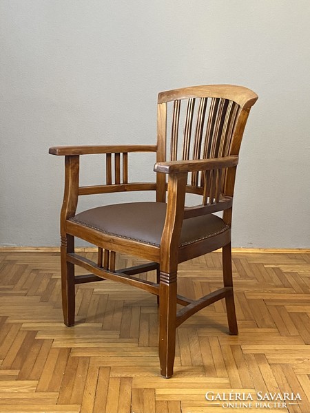 1910 Körül Art Nouveau desk armchair with restored leather seat