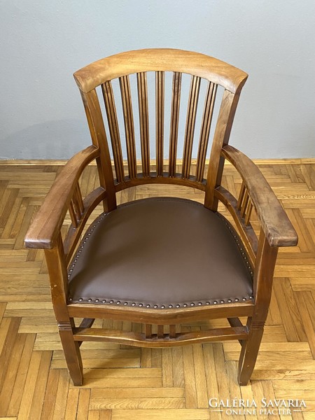 1910 Körül Art Nouveau desk armchair with restored leather seat