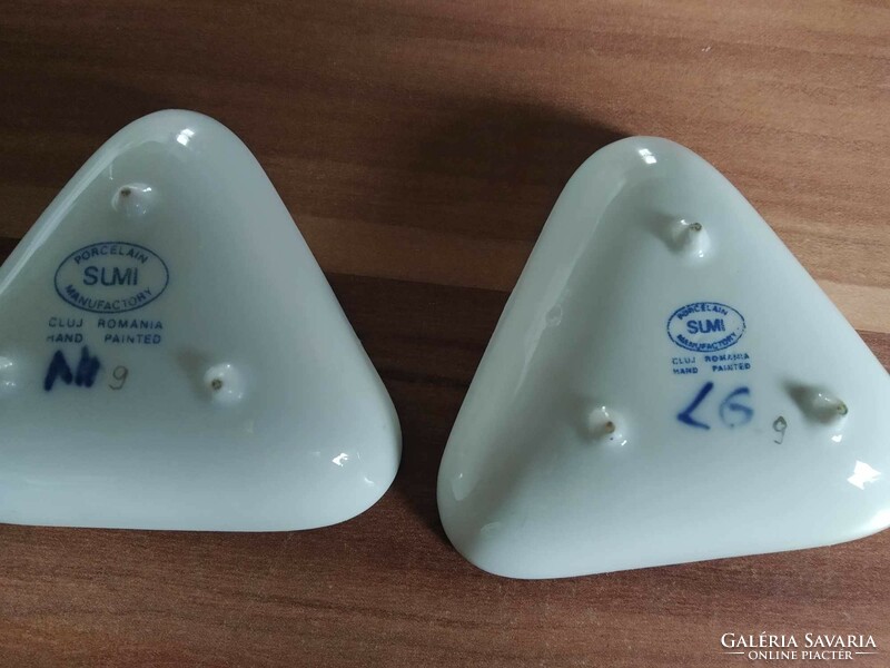 2 db kézzel festett porcelán tálka egyben, jelzett, szignózott, SUMI Manufactúra