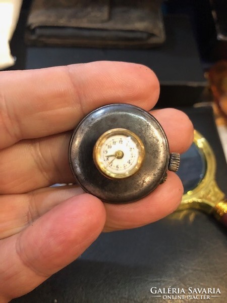 Antik svájci gomblyuk óra, fegyveracél tokkal, működő, XIX. század közepe