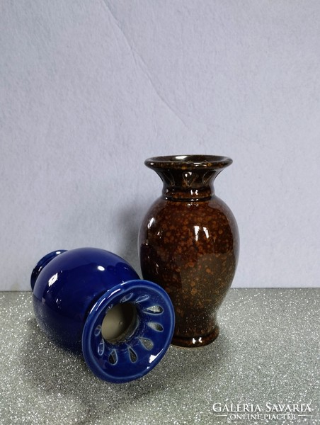A pair of small-sized vases with a perforated pattern