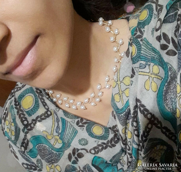 White tekla pearl necklace 47