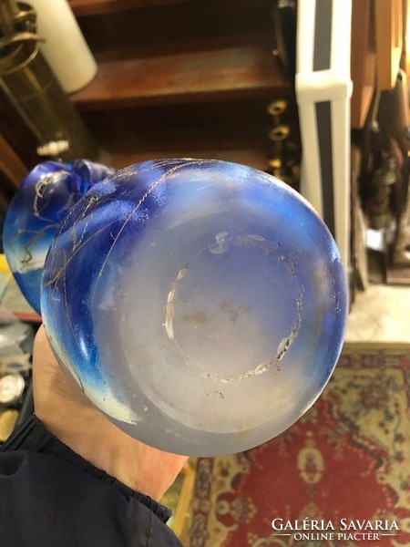 Muránói üveg váza a 40-es évekből, 24 cm-es magasságú.