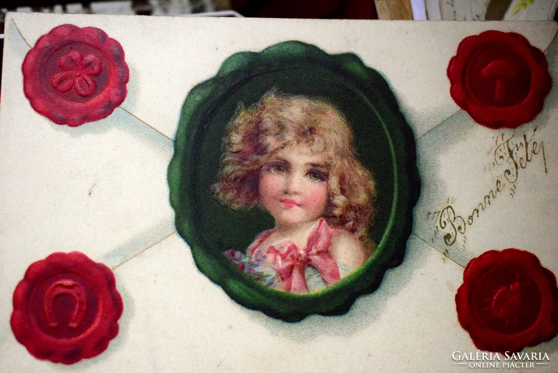 Antik dombornyomott boríték képeslap - kislány portré . pecsétek- lóhere, gomba,katica, patkó