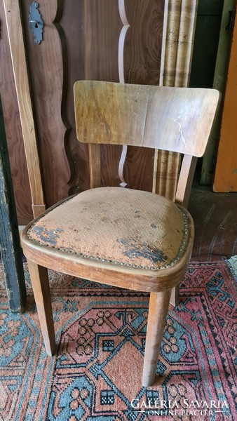 Poor chair, to be renovated