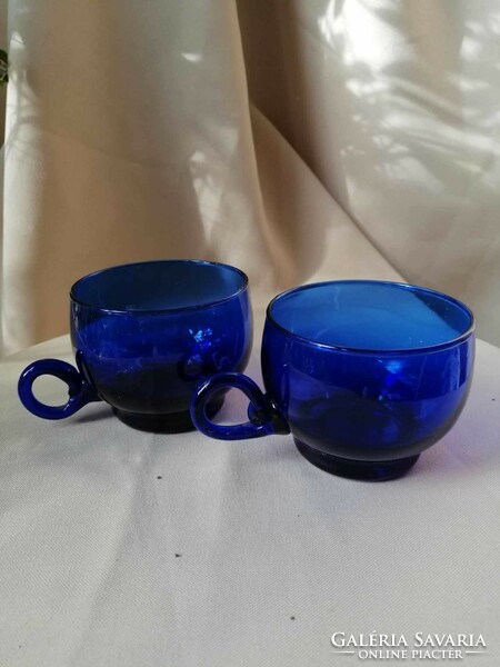 Kék üveg csészék