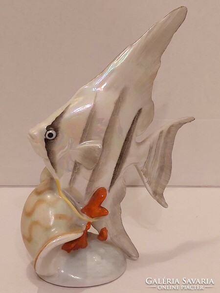 A pair of Hollóháza kechese and a hand-painted drasche sailfish.