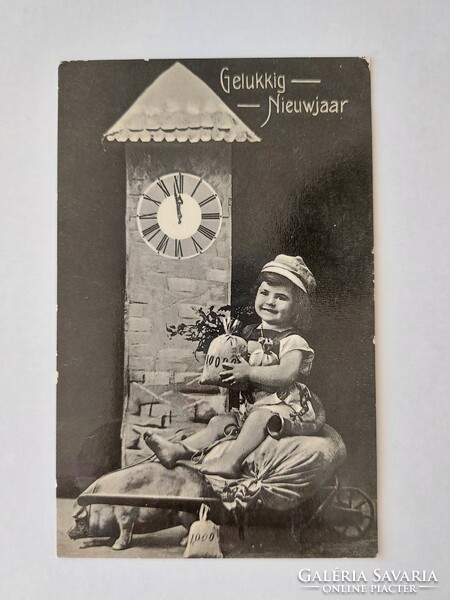 Régi újévi képeslap fotó levelezőlap kislány malac