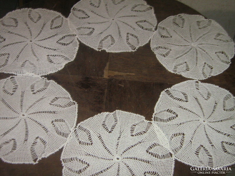 Gyönyörű kézzel horgolt fehér kerek csipke terítők 5 darab