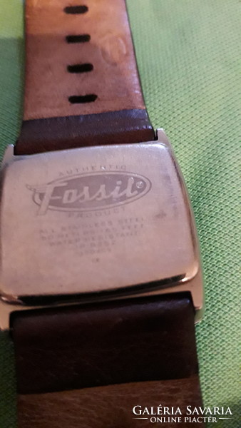 Old fossil men's wristwatch with thick leather strap, untested part according to the pictures