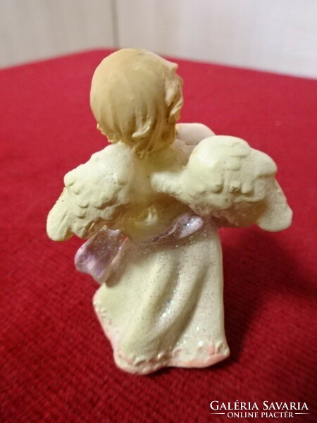 Furulyázó angyalka, aranyozott ruhában, magassága 6 cm. Jókai.