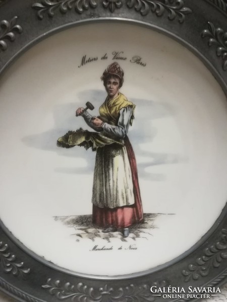 Porcelain wall plate with pewter frame