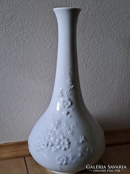 Rare, flawless! Original Meissen, sword-marked, convex floral pattern, bright glazed vase