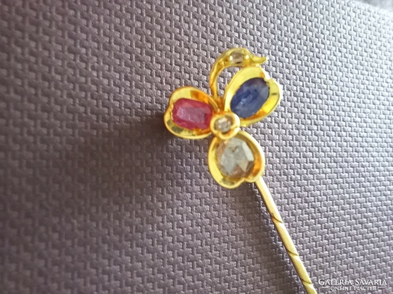 Diamond, ruby, sapphire 14 carat gold breast/tie pin. With certificate