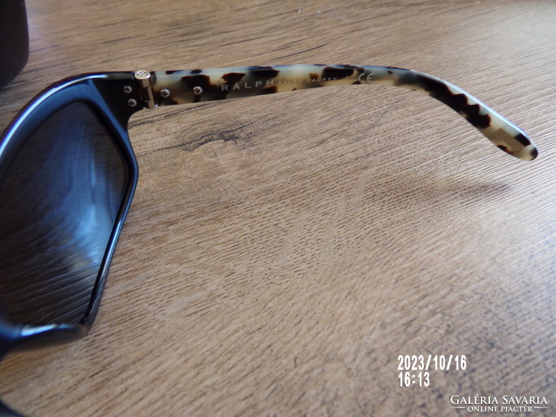 Eredeti Ralph Lauren napszemüveg-fekete bőr tokjában
