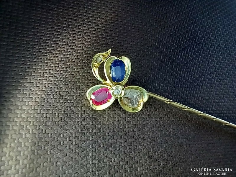 Diamond, ruby, sapphire 14 carat gold breast/tie pin. With certificate