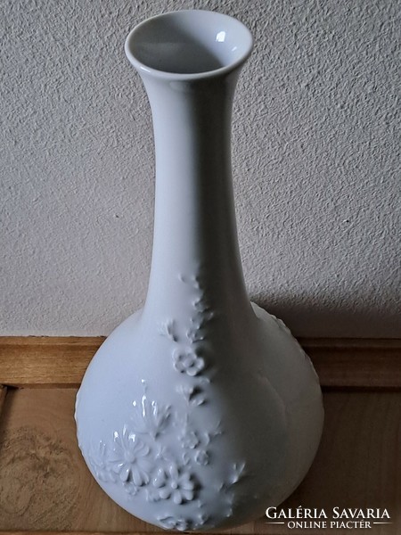 Rare, flawless! Original Meissen, sword-marked, convex floral pattern, bright glazed vase