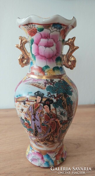 Hand painted Chinese porcelain vase