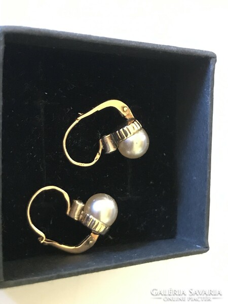 Antique yellow gold earrings with pearls and a small diamond