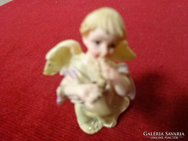 Furulyázó angyalka, aranyozott ruhában, magassága 6 cm. Jókai.
